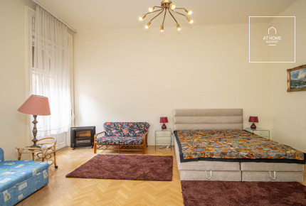 Sunny apartment for rent Budapest VI. district, Terézváros
