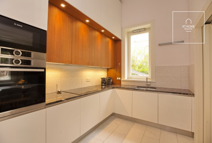 Stunning apartment in villa with garden and views for rent Budapest II. district, Rózsadomb