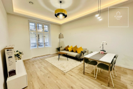 Close to Andrassy boulevard and the Opera House newly refurbished 1-bedroom apartment in the VI. district, Budapest