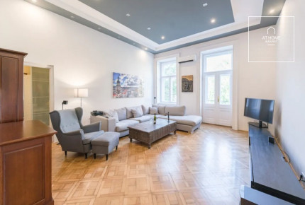 Refurbished classical apartment for sale in the 6th district of Budapest, Terézváros.