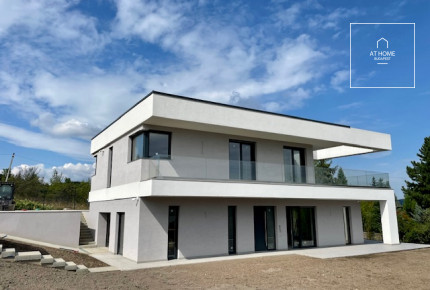 Newly built, garden-connected panoramic detached house for sale in the 2/A district of Budapest, Budaliget