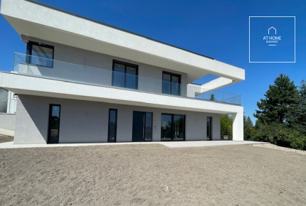 Newly built, garden-connected panoramic detached house for sale in the 2/A district of Budapest, Budaliget