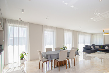 Two-apartment premium family house for sale in the 3rd district of Budapest, Harsánylejtő