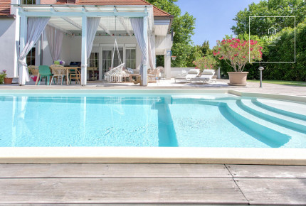 Luxury family house with pool for rent in Budapest, District XI, Madárhegy.