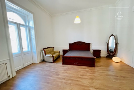 In the 6th district of Budapest a newly renovated apartment is for rent