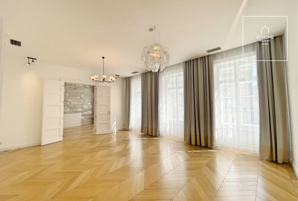 Three-bedroom premium apartment for rent in the 5th district of Budapest, City Center