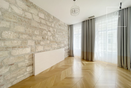 Three-bedroom premium apartment for rent in the 5th district of Budapest, City Center