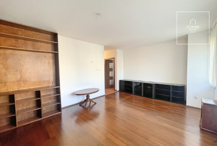 1-bedroom apartment to rent with garage in district III