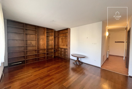 1-bedroom apartment to rent with garage in district III