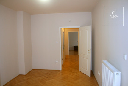 Three-bedroom apartment in a green area for rent Budapest II. district, Kurucles