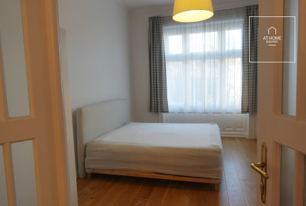 Panoramic, three-bedroom, luxury apartment for rent in the first district, at the foot of Naphegy in Budapest.