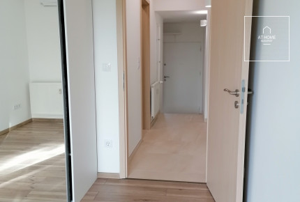 One-bedroom refurbished panoramic apartment for rent in Budapest, District III, Újlak