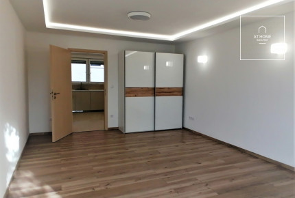 One-bedroom refurbished panoramic apartment for rent in Budapest, District III, Újlak