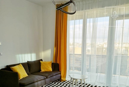 With a panoramic view to the Gellért-hill, a newly built 2-bedroom apartment for rent in the 11th district, near to Infopark and Kopaszi-gát. A parking space and a seperate storage is included in the price.