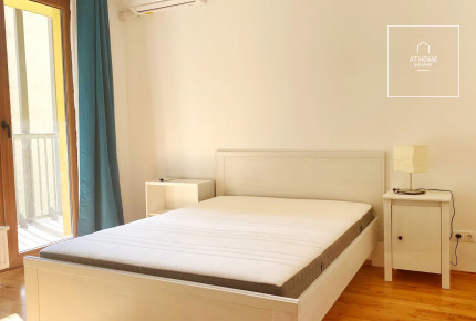 A three-bedroom premium apartment is available for rent in the 13th district of Budapest, Marinapart