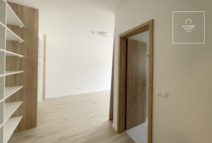 Premium three-bedroom ground floor apartment with terrace in District II of Budapest, Kurucles