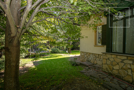 Sunny detached house with pool Budapest XII. district, Normafa