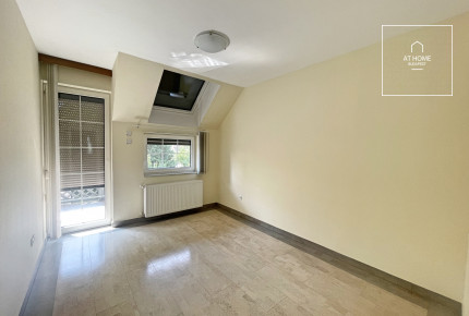 Refurbished townhouse for rent Budapest II. district