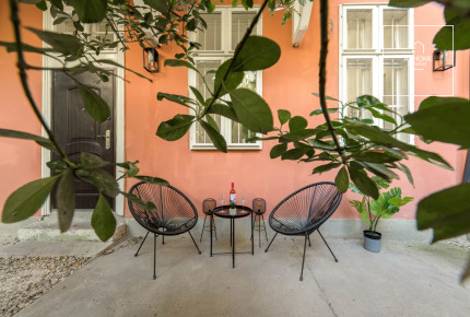 Apartment with garden for rent in Budapest 6th district,  Külső-Terézváros