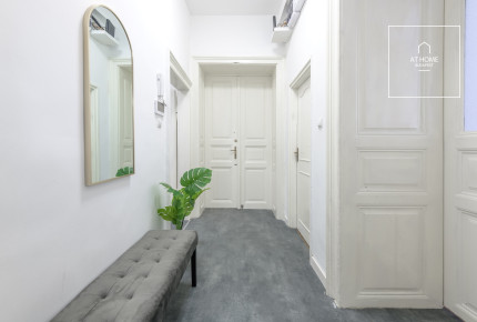 Apartment with garden for rent in Budapest 6th district,  Külső-Terézváros