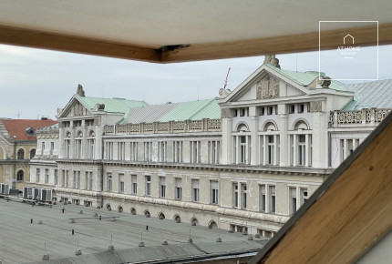 Roof apartment with a large floor area for sale, Budapest District 5, Lipótváros