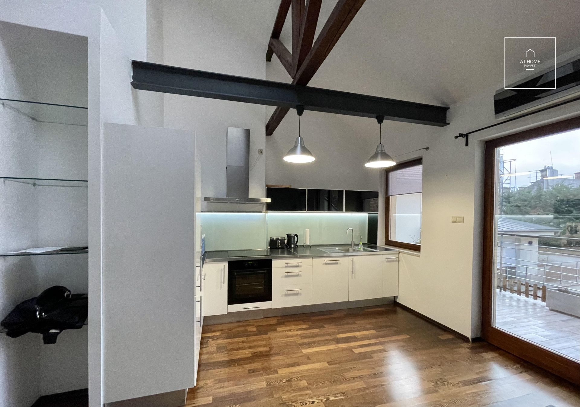 Spacious, beautiful penthouse apartment with large terrace and parking for rent Budapest 6th district, Downtown