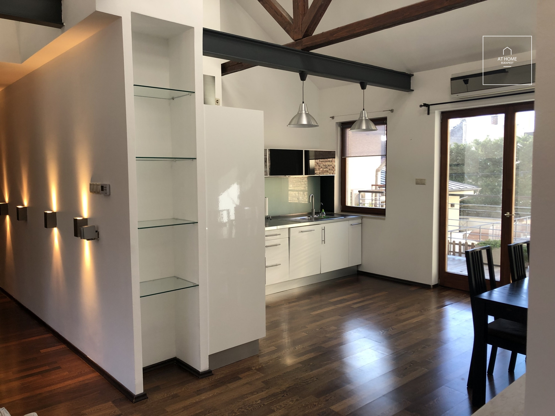 Spacious, beautiful penthouse apartment with large terrace and parking for rent Budapest 6th district, Downtown