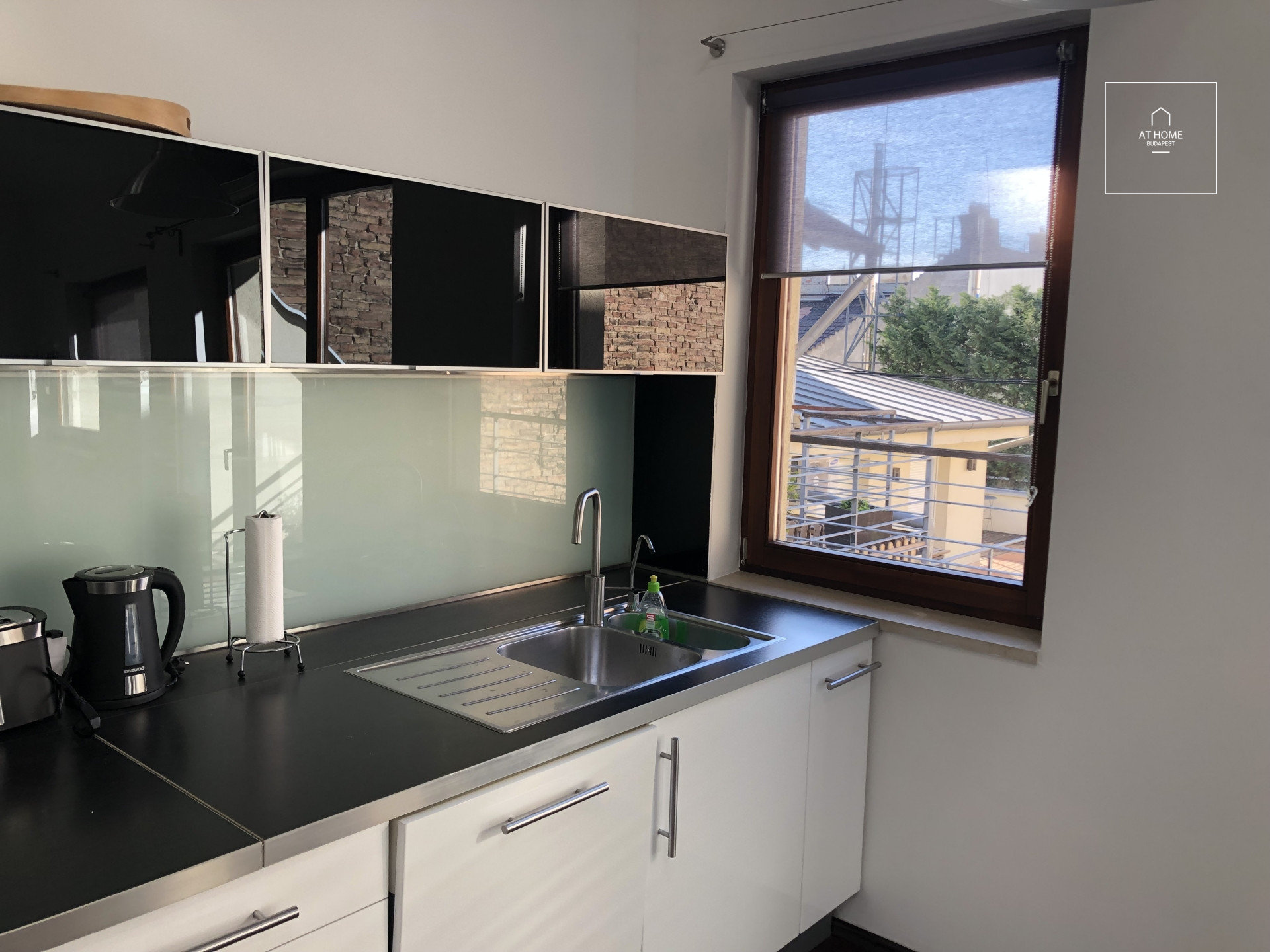 Spacious, beautiful penthouse apartment with large terrace and parking for rent Budapest 6th district, Downtown