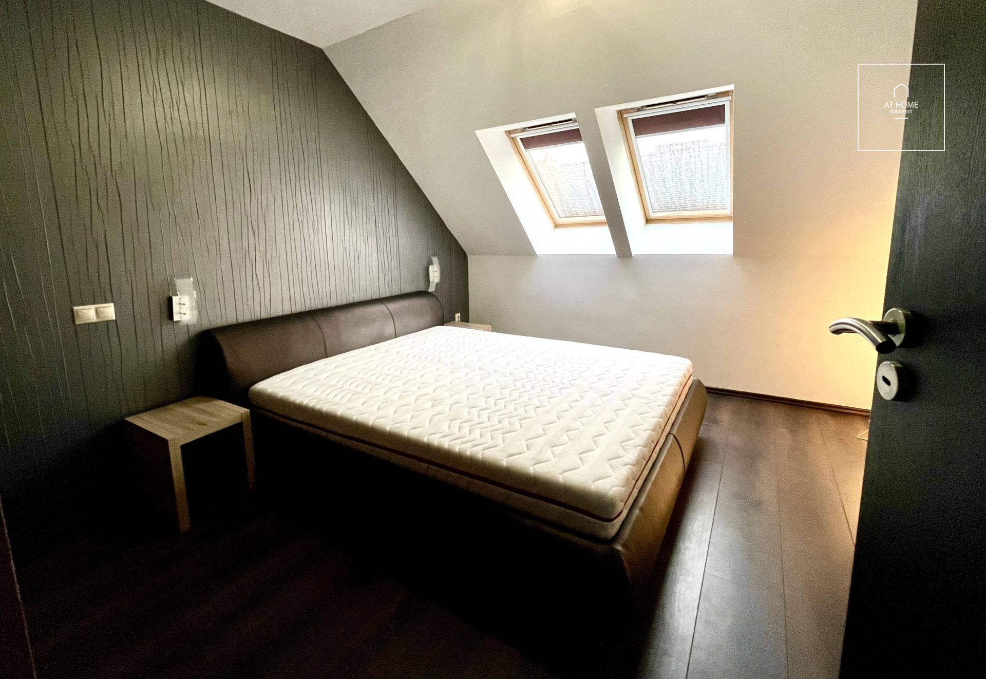 Spacious, beautiful penthouse apartment with large terrace and parking for rent Budapest 6th district, Downtown