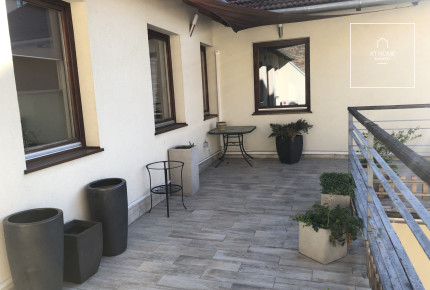 Spacious, beautiful penthouse apartment with large terrace and parking for rent Budapest 6th district, Downtown