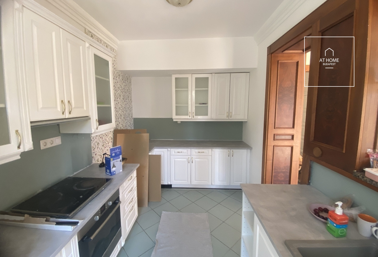 Panoramic Family Home in One of the Most Desirable Areas of Testvérhegy, District 3 of Budapest