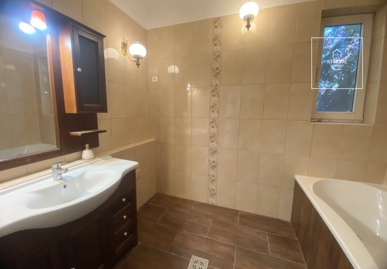 Panoramic Family Home in One of the Most Desirable Areas of Testvérhegy, District 3 of Budapest