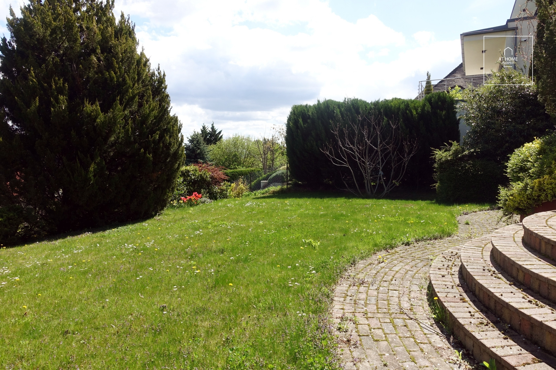 Panoramic Family Home in One of the Most Desirable Areas of Testvérhegy, District 3 of Budapest