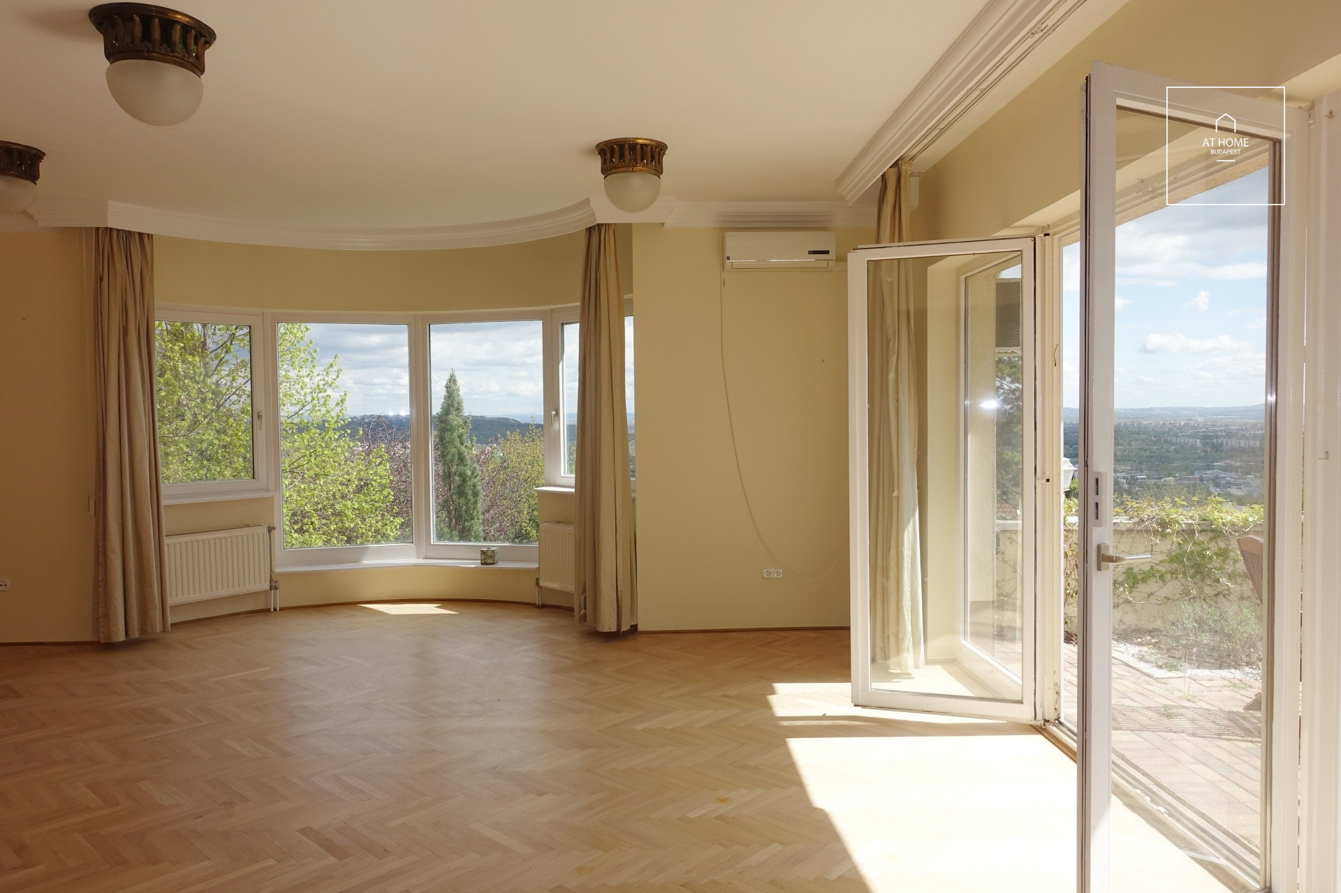 Panoramic Family Home in One of the Most Desirable Areas of Testvérhegy, District 3 of Budapest