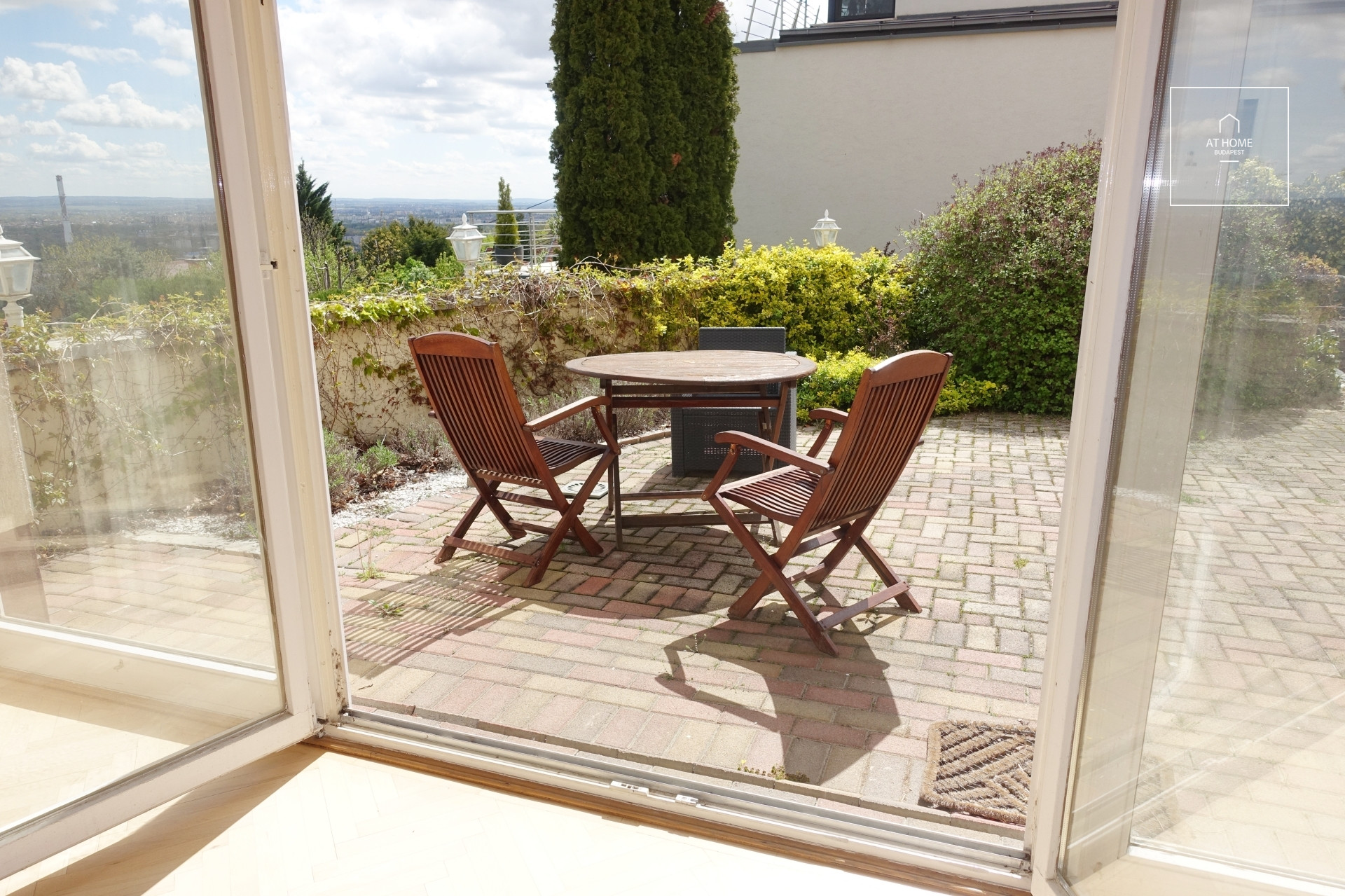 Panoramic Family Home in One of the Most Desirable Areas of Testvérhegy, District 3 of Budapest