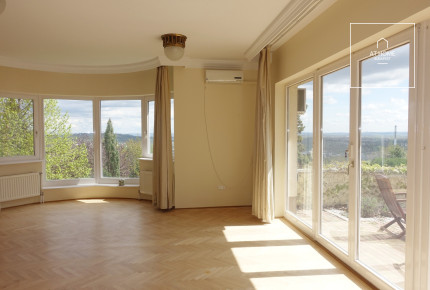 Panoramic Family Home for Sale in One of the Most Desirable Areas of Testvérhegy, District 3 of Budapest