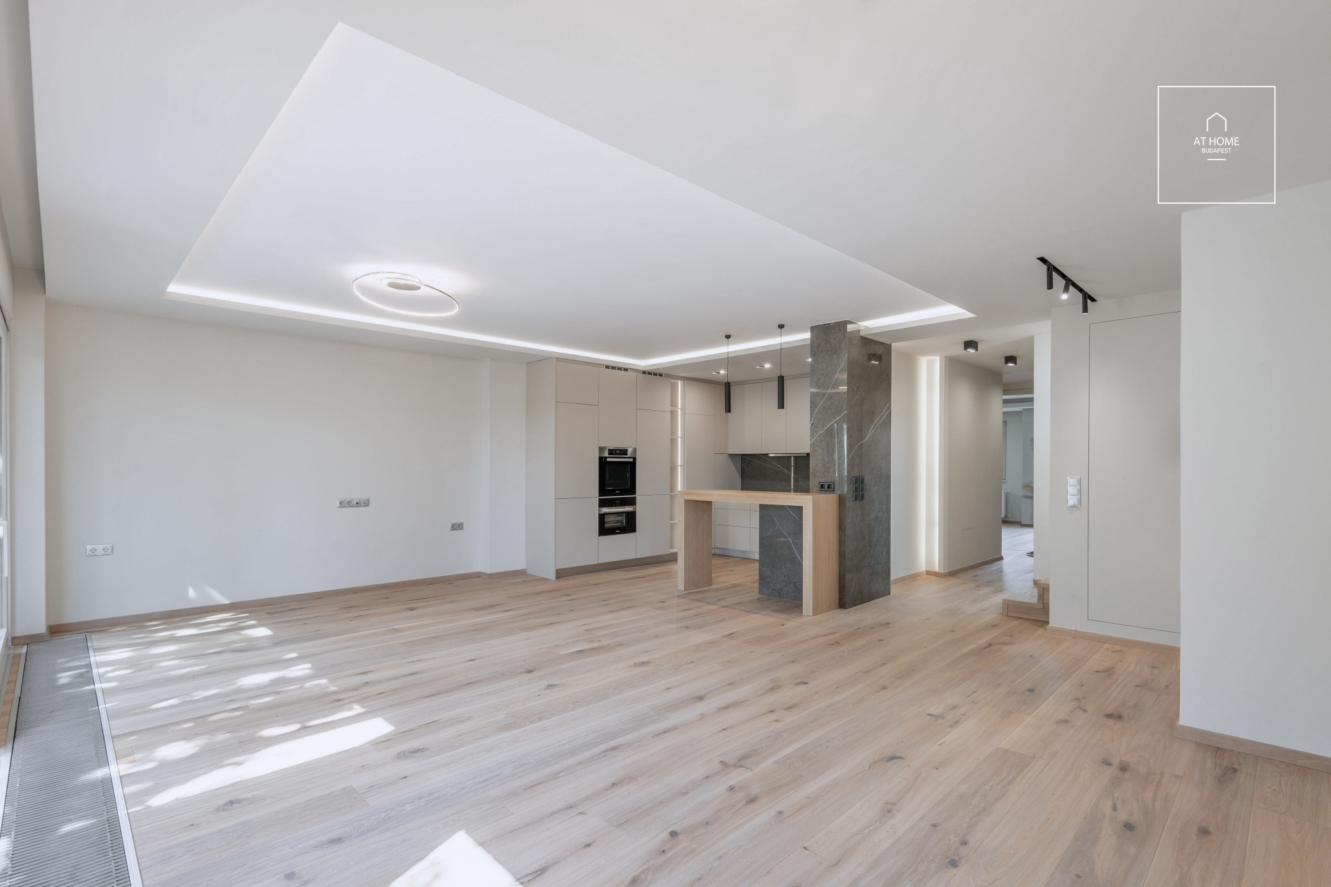 Prémium belső kétszintes lakás óriási tetőterasszal , Zöldövezetben, 2 kerület