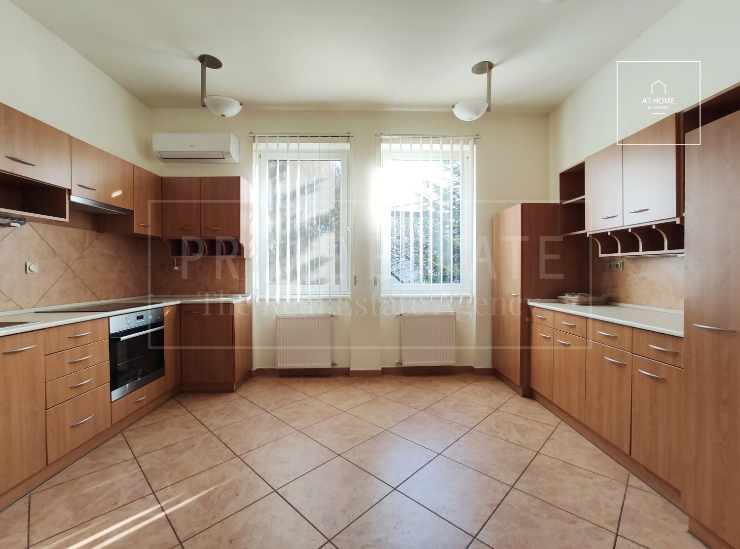 Nice detached house  Budapest III. district, Remetehegy