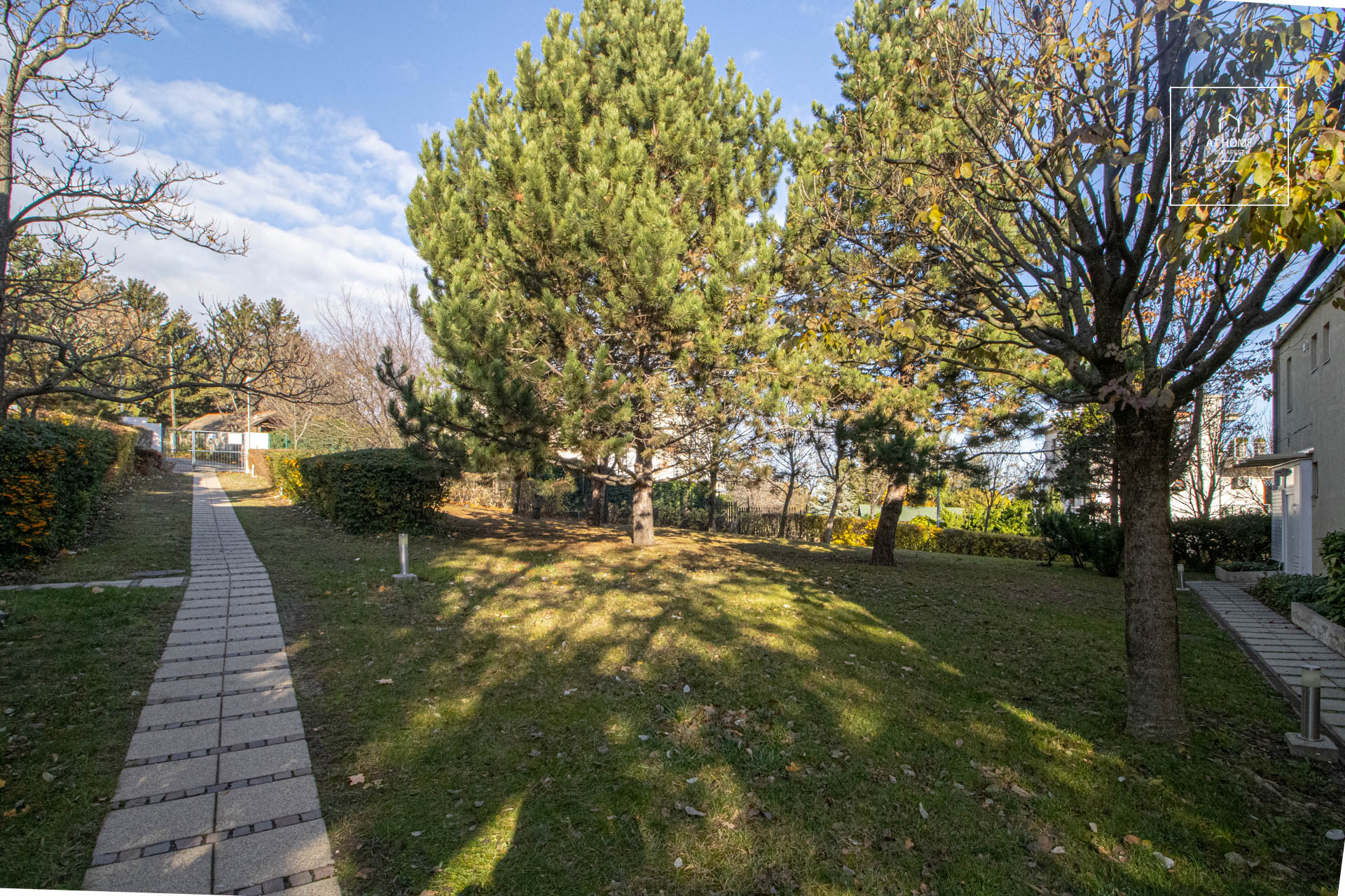 Beautiful semi-detached house for rent Budapest II. district, Szemlőhegy