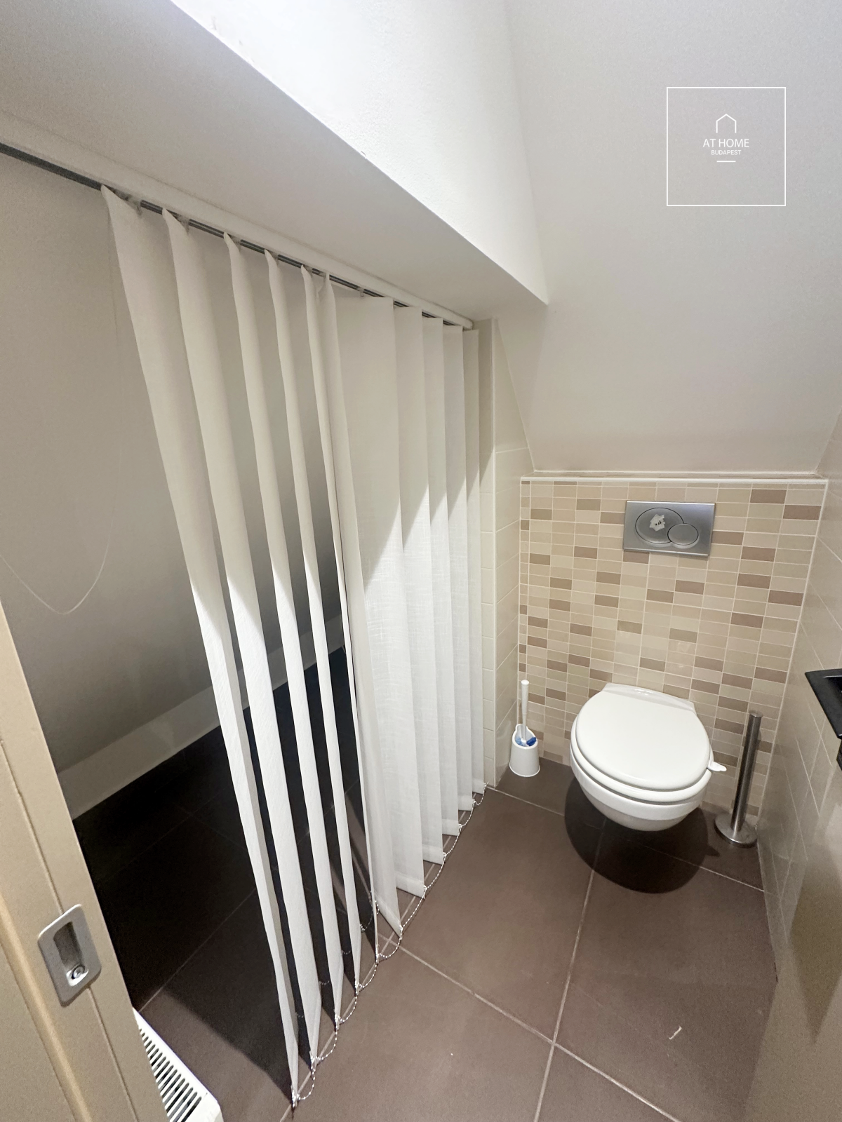 Renovated 186 m², two-story apartment with 4 bedrooms in District I