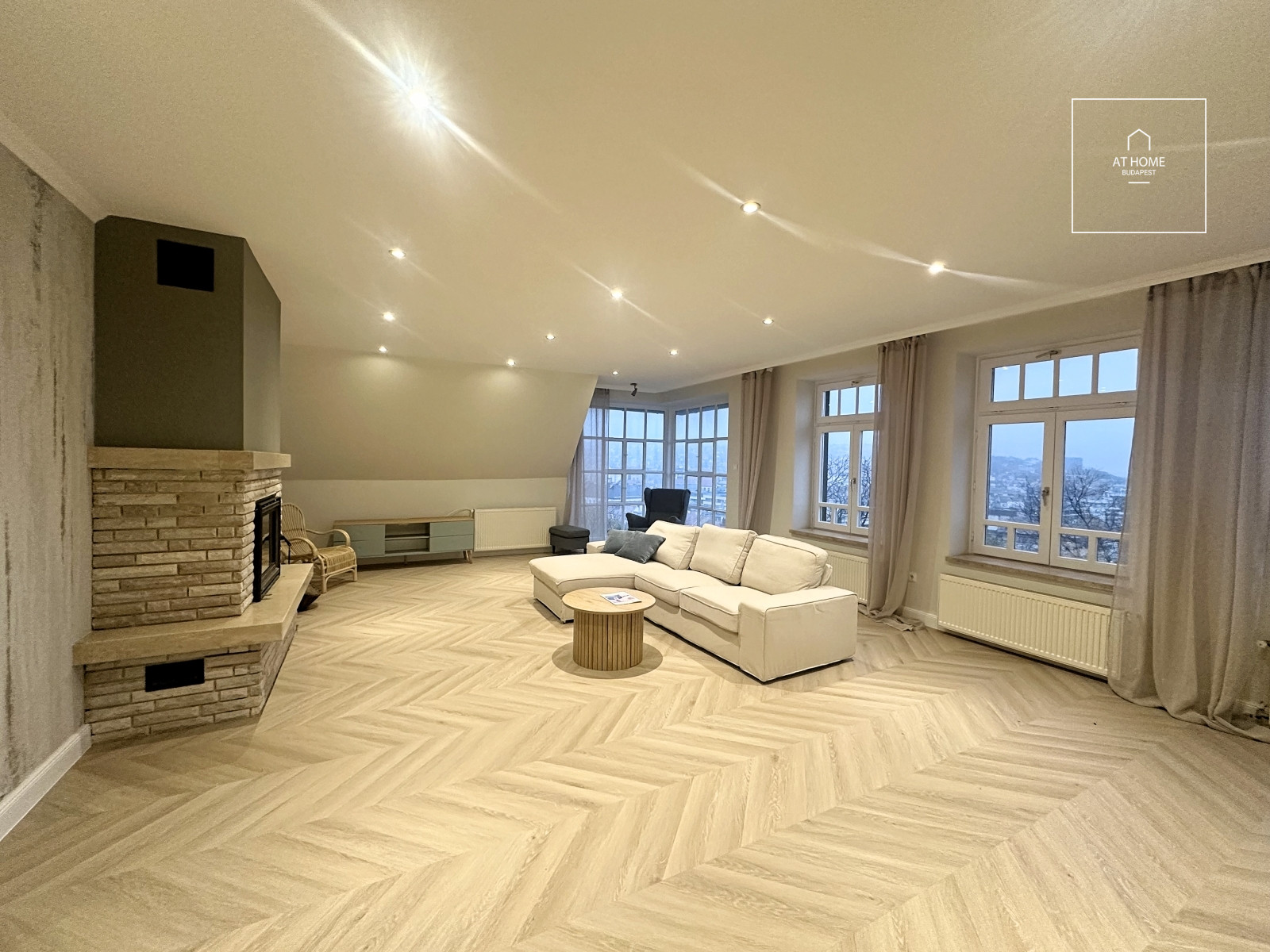 Renovated 186 m², two-story apartment with 4 bedrooms in District I