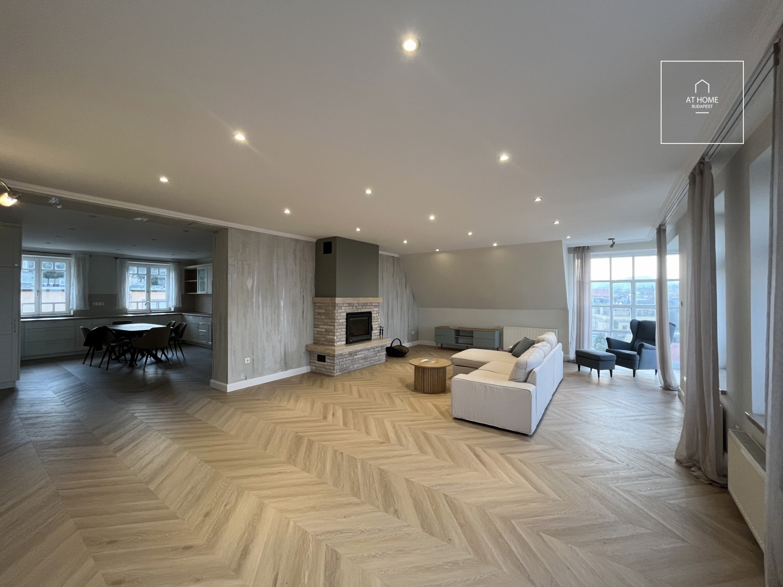 Renovated 186 m², two-story apartment with 4 bedrooms in District I