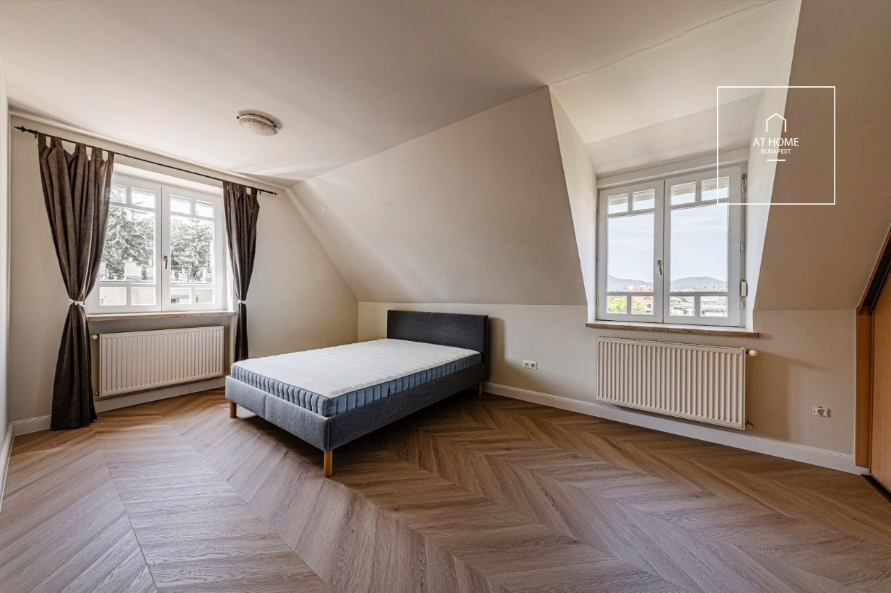 Renovated 186 m², two-story apartment with 4 bedrooms in District I