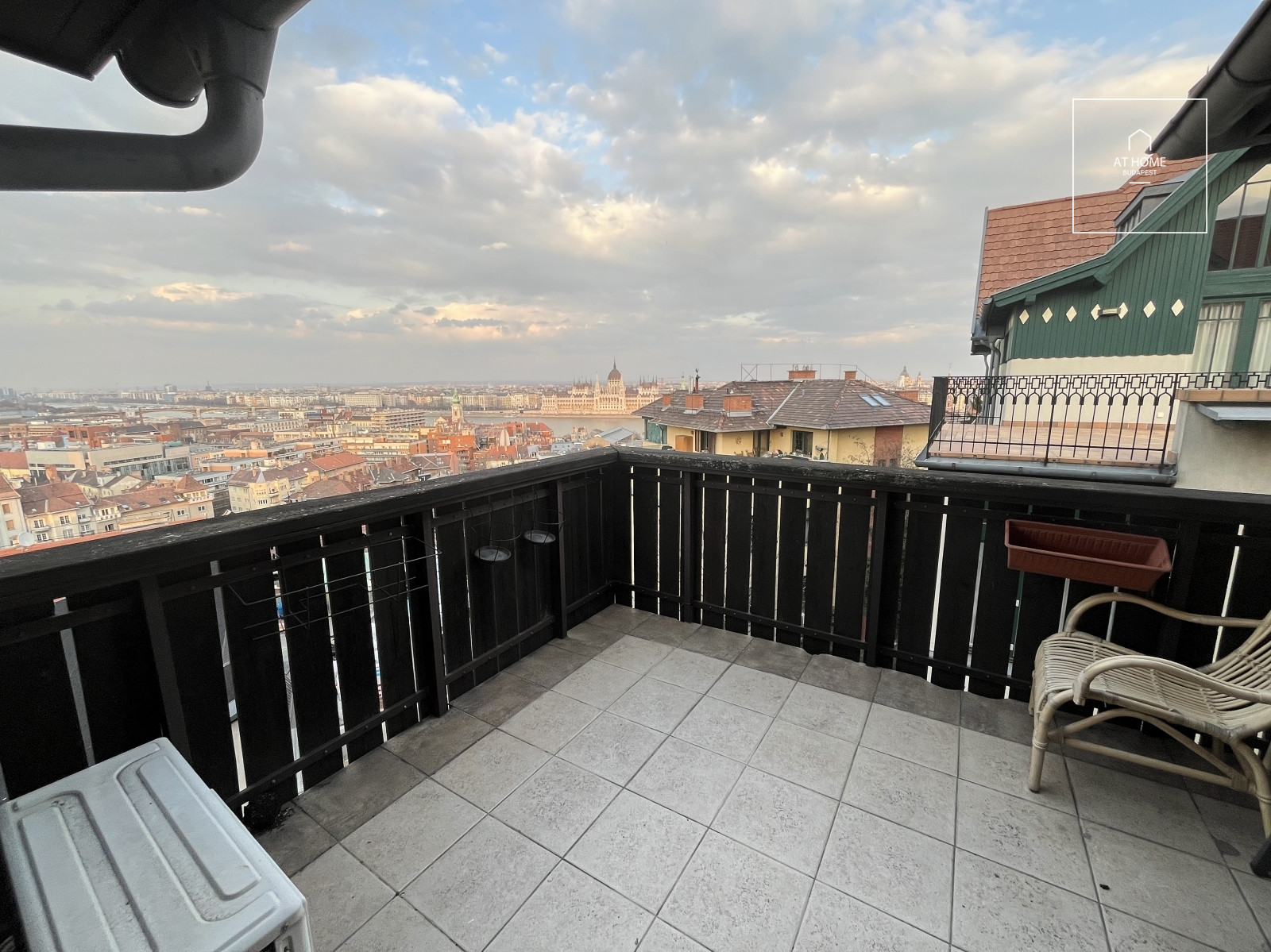 Renovated 186 m², two-story apartment with 4 bedrooms in District I