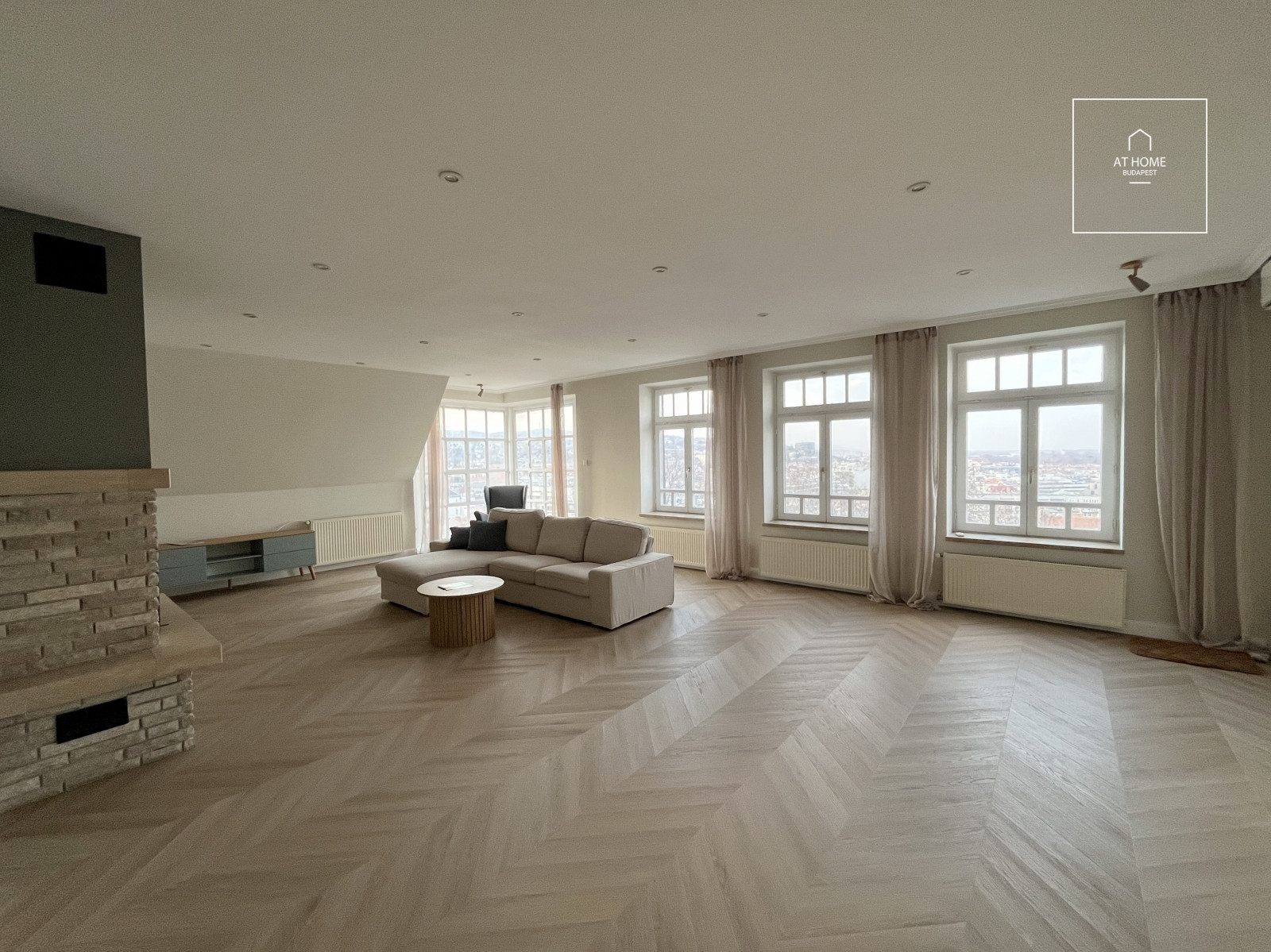 Renovated 186 m², two-story apartment with 4 bedrooms in District I