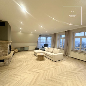 Renovated 186 m², two-story apartment with 4 bedrooms in District I