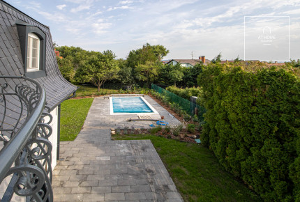 Refurbished detached house with pool for rent Budapest III. district, Táborhegy