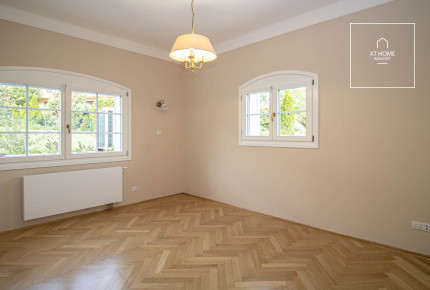 Refurbished detached house with pool for rent Budapest III. district, Táborhegy