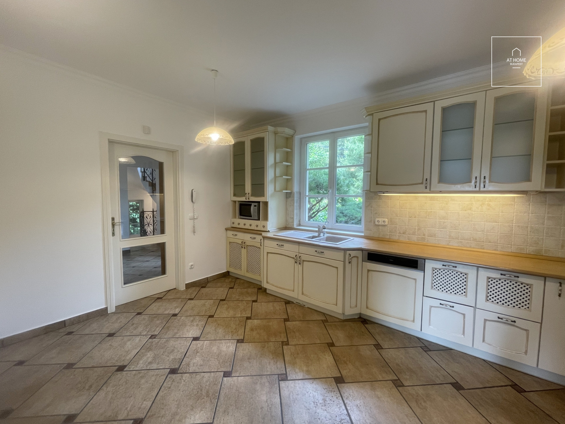 Stunning detached house for sale Budapest, district 2/A, Máriaremete