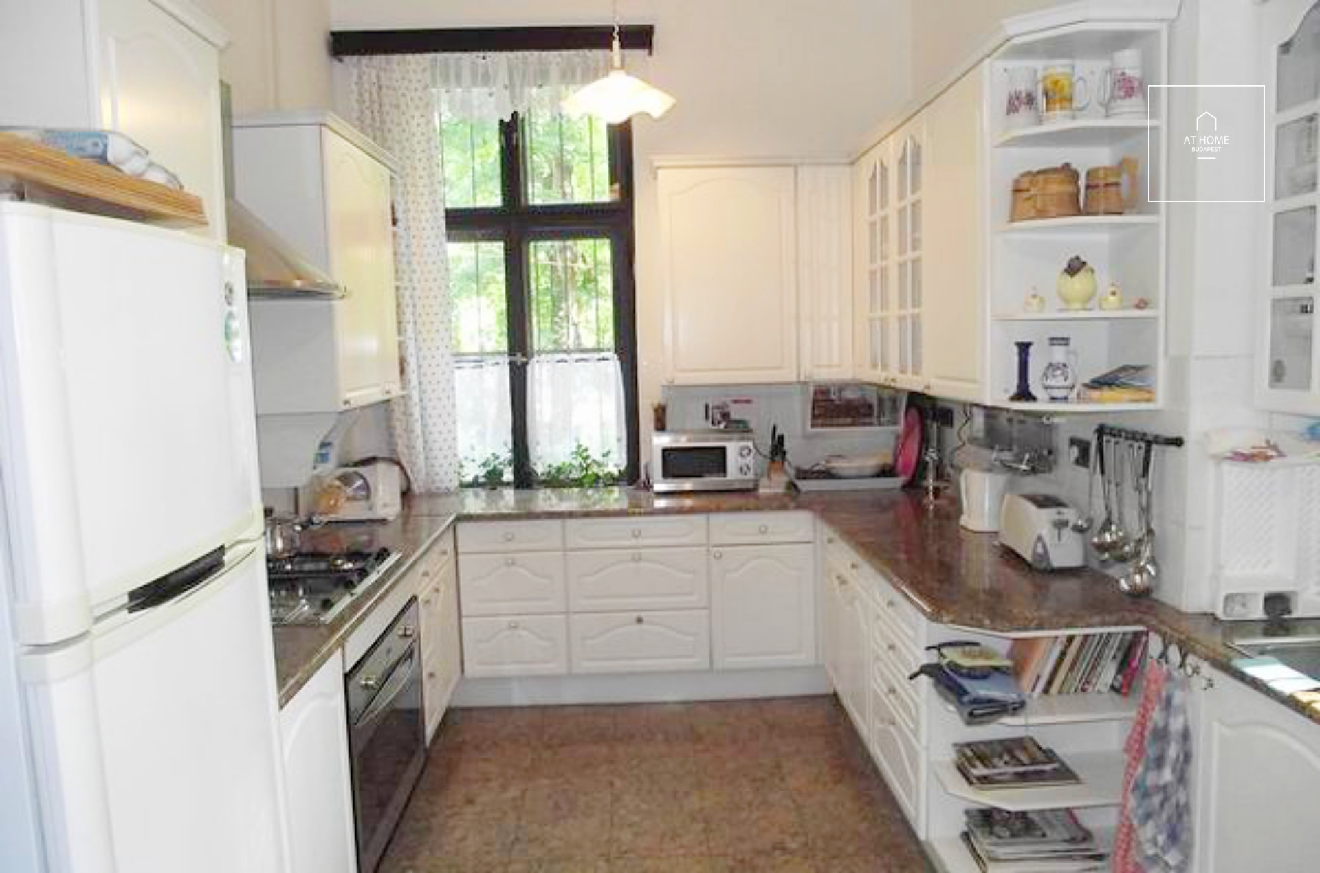 Exclusive villa for sale in Szabadbattyán